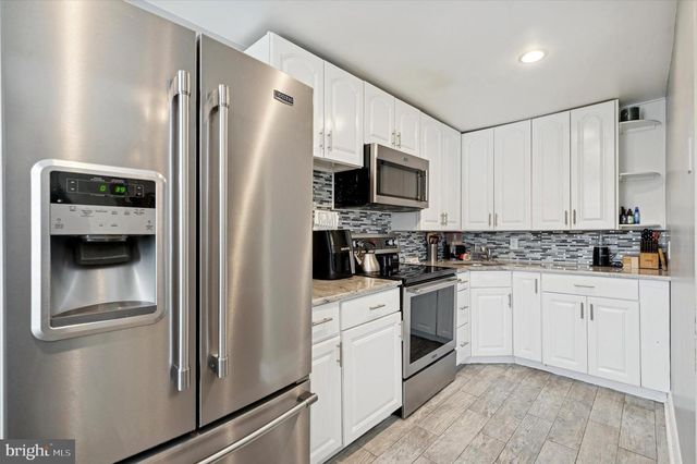 2262 DERMOND AVE, Upper Darby, PA 19082