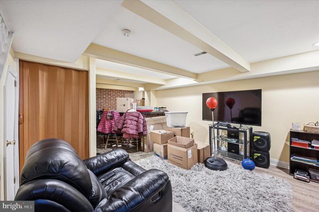 2262 DERMOND AVE, Upper Darby, PA 19082