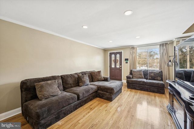 2262 DERMOND AVE, Upper Darby, PA 19082