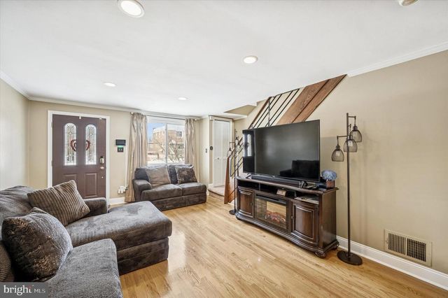 2262 DERMOND AVE, Upper Darby, PA 19082