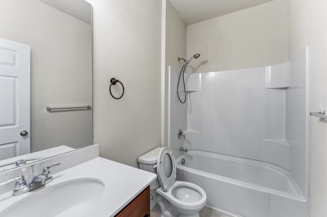 1520 Waggoner Drive, Aubrey, TX 76227