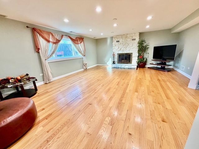 12118 W SOMERSET Road, Orland Park, IL 60467