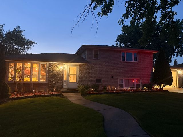 12118 W SOMERSET Road, Orland Park, IL 60467