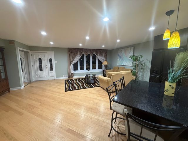 12118 W SOMERSET Road, Orland Park, IL 60467