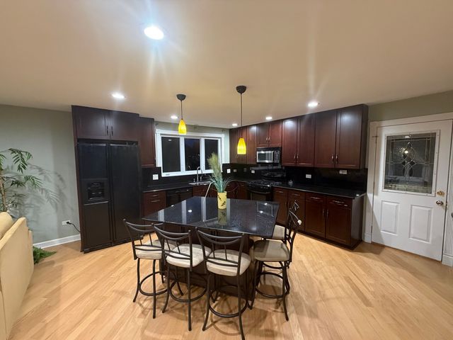 12118 W SOMERSET Road, Orland Park, IL 60467