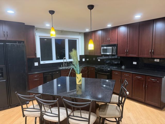 12118 W SOMERSET Road, Orland Park, IL 60467