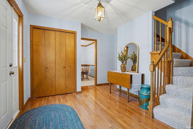 11963 Peacock Circle, Granger, IN 46530