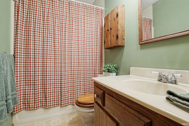 11963 Peacock Circle, Granger, IN 46530