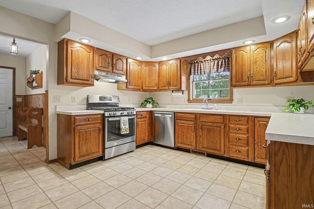 11963 Peacock Circle, Granger, IN 46530