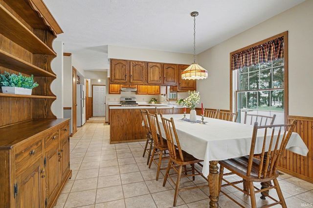 11963 Peacock Circle, Granger, IN 46530