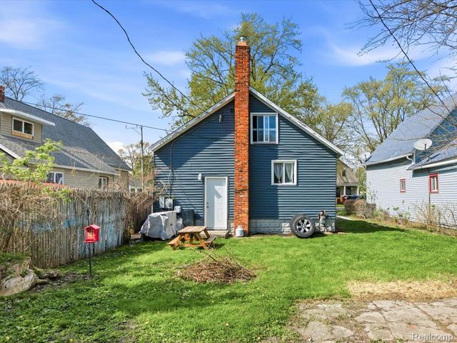 2506 Division Street, Port Huron, MI 48060