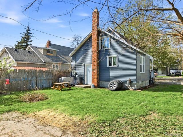 2506 Division Street, Port Huron, MI 48060