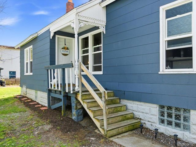 2506 Division Street, Port Huron, MI 48060