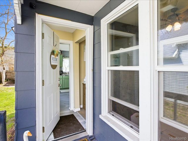 2506 Division Street, Port Huron, MI 48060