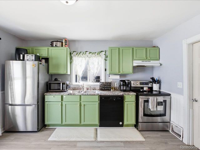 2506 Division Street, Port Huron, MI 48060