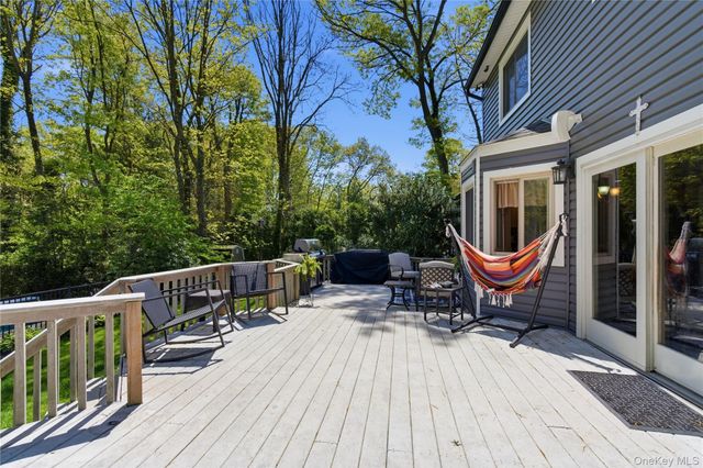 14 Long Acre Lane, Dix Hills, NY 11746