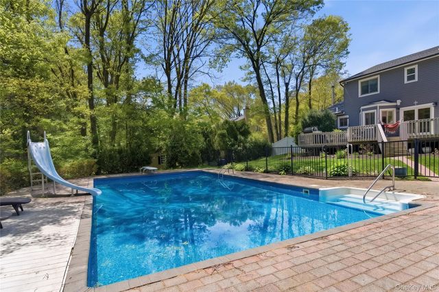 14 Long Acre Lane, Dix Hills, NY 11746