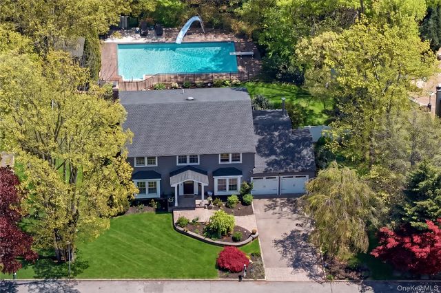 14 Long Acre Lane, Dix Hills, NY 11746