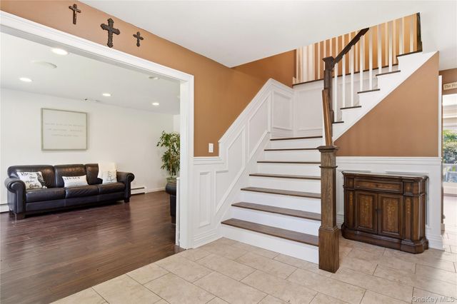 14 Long Acre Lane, Dix Hills, NY 11746