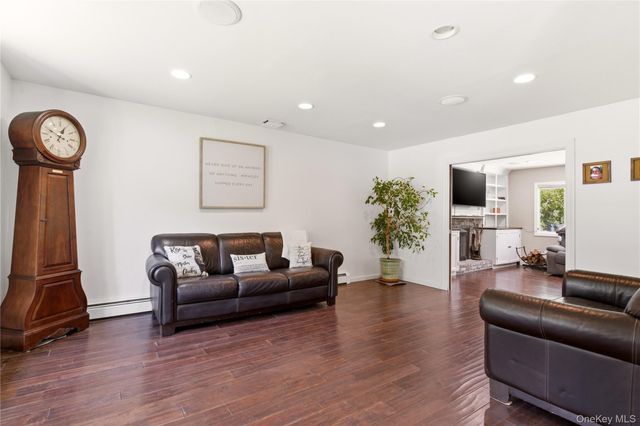 14 Long Acre Lane, Dix Hills, NY 11746
