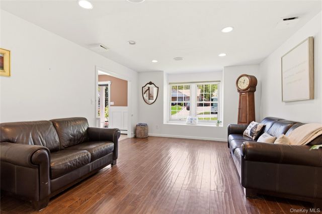 14 Long Acre Lane, Dix Hills, NY 11746