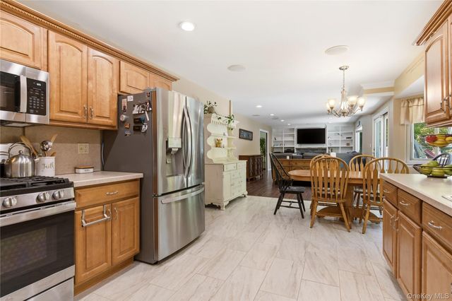 14 Long Acre Lane, Dix Hills, NY 11746