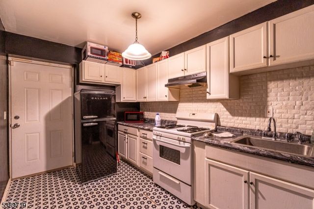 15 Standard Pl, Irvington Twp., NJ 07111