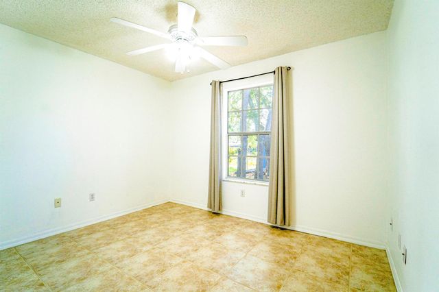 1142 SW Dalton Avenue, Port St Lucie, FL 34953