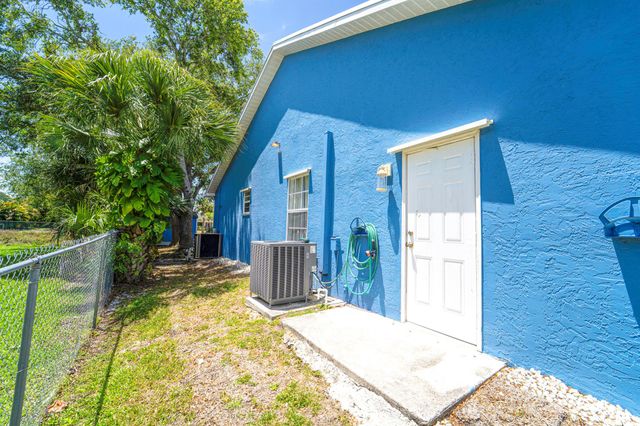 1142 SW Dalton Avenue, Port St Lucie, FL 34953
