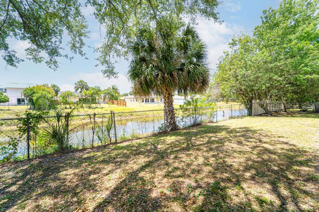 1142 SW Dalton Avenue, Port St Lucie, FL 34953