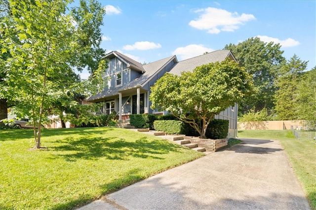 7808 Long Avenue, Lenexa, KS 66216