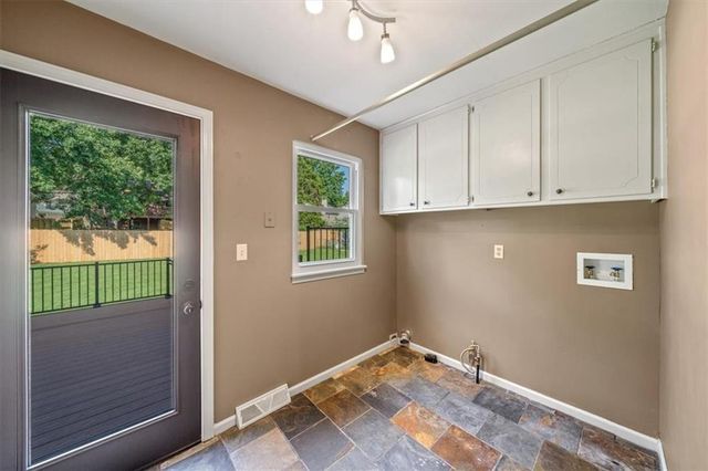 7808 Long Avenue, Lenexa, KS 66216