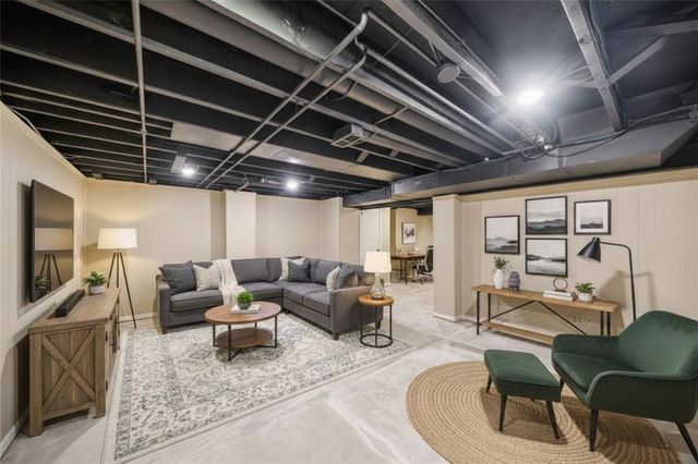 7808 Long Avenue, Lenexa, KS 66216