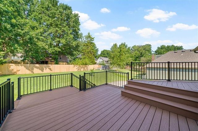 7808 Long Avenue, Lenexa, KS 66216