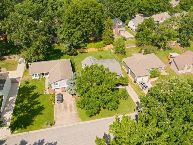 7808 Long Avenue, Lenexa, KS 66216