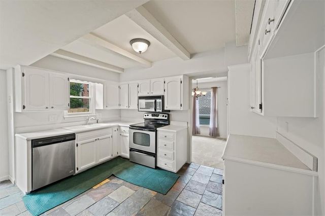 7808 Long Avenue, Lenexa, KS 66216