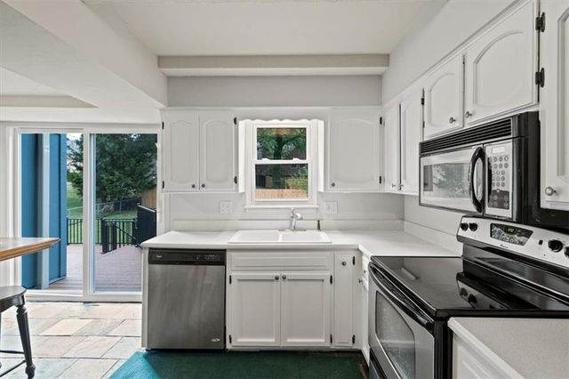 7808 Long Avenue, Lenexa, KS 66216