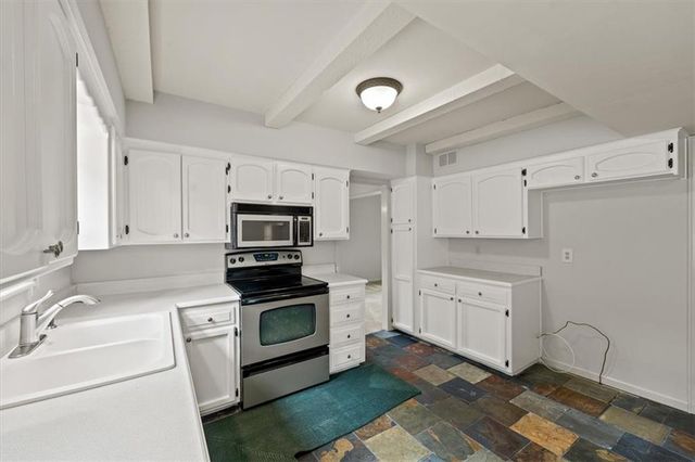 7808 Long Avenue, Lenexa, KS 66216