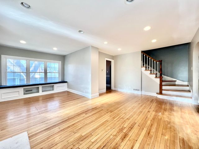 9210 S Trumbull Avenue, Evergreen Park, IL 60805