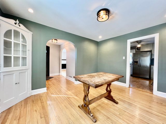 9210 S Trumbull Avenue, Evergreen Park, IL 60805