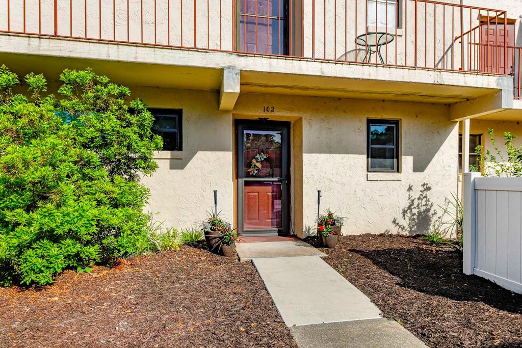 4300 BAYWOOD BOULEVARD B102, Mount Dora, FL 32757