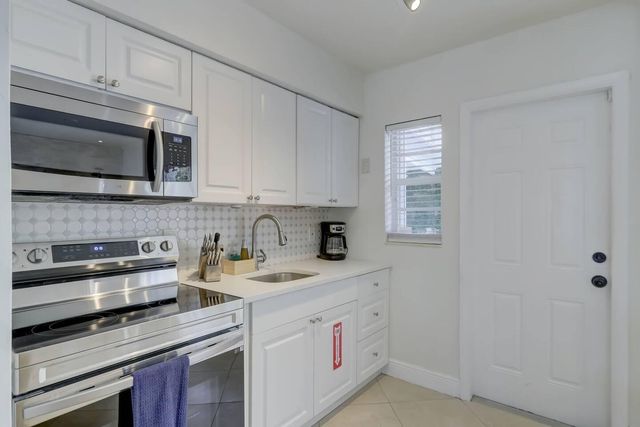 2740 NE 30th Place 1-2, Fort Lauderdale, FL 33306