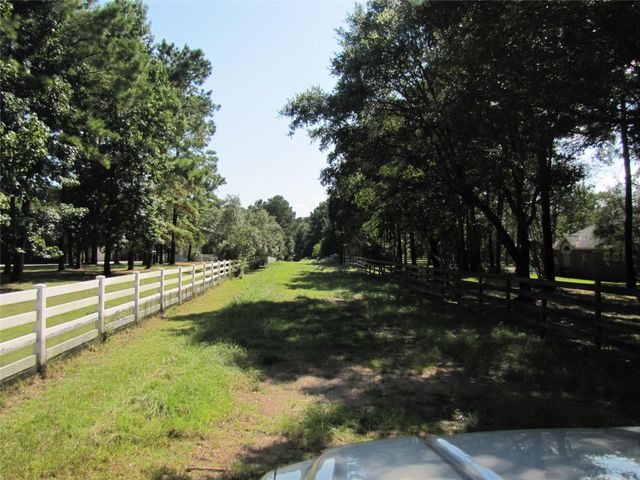 000 Whispering Meadow, Magnolia, TX 77355