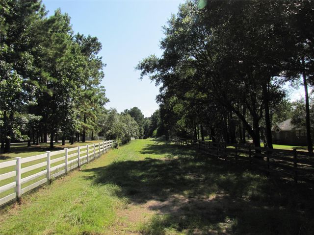 000 Whispering Meadow, Magnolia, TX 77355