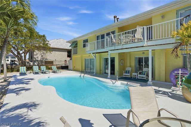 468 Capri CT, Marco Island, FL 34145