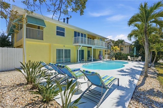 468 Capri CT, Marco Island, FL 34145