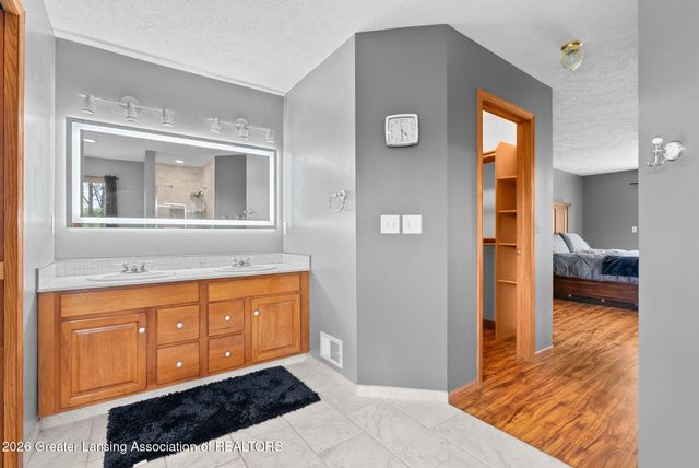 5450 N Hartel Road, Potterville, MI 48876