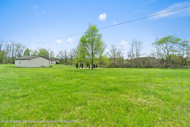 5450 N Hartel Road, Potterville, MI 48876