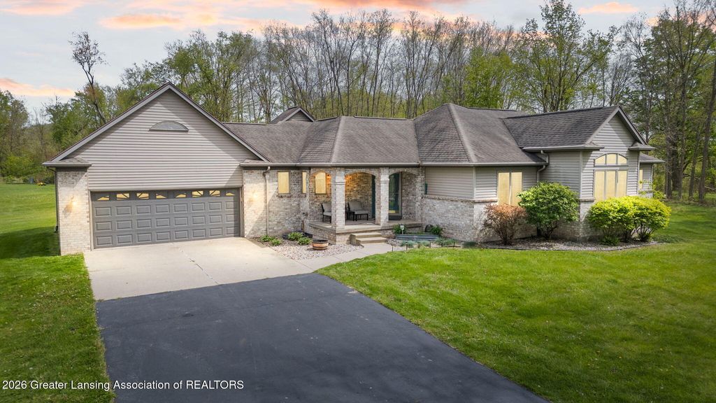 5450 N Hartel Road, Potterville, MI 48876