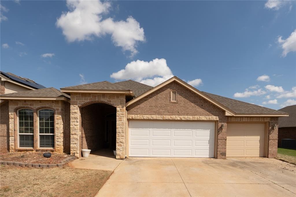 11125 SW 41st Place, Mustang, OK 73064